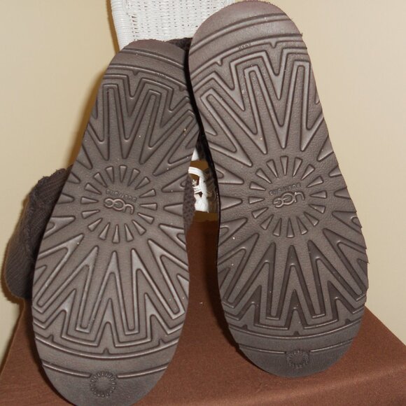 Ugg 7 Classic Brown Argyle Cabled Knit Boots SN 5879 - Picture 5 of 8